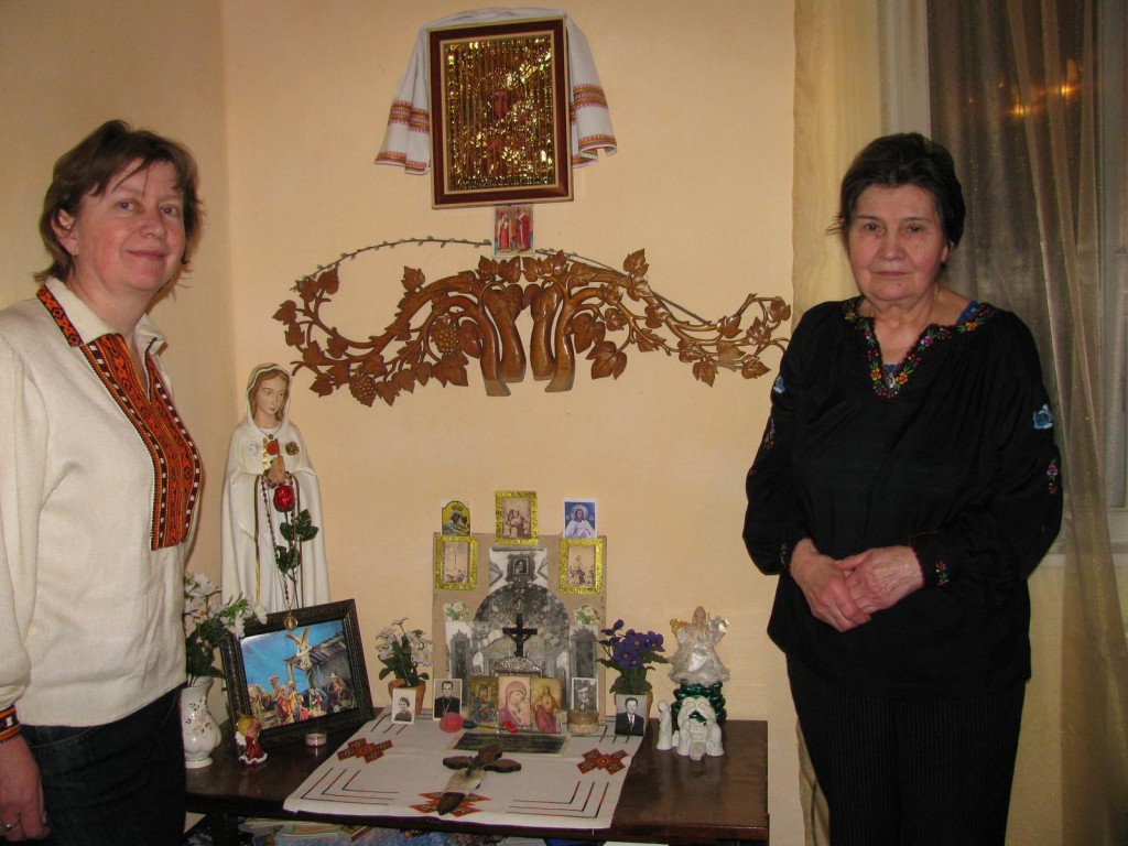 Пані Віра Березовська (справа) з донькою Марією