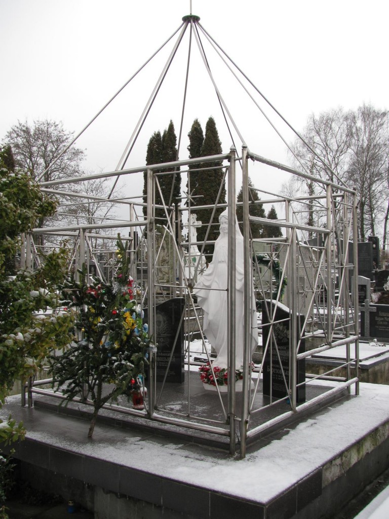 Могила отця Головацького на цвинтарі в Ходорові