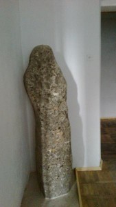 оригінальний експонат - кам'яна дівка