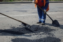 Голова РДА призупинив ремонт дороги через погану якість робіт