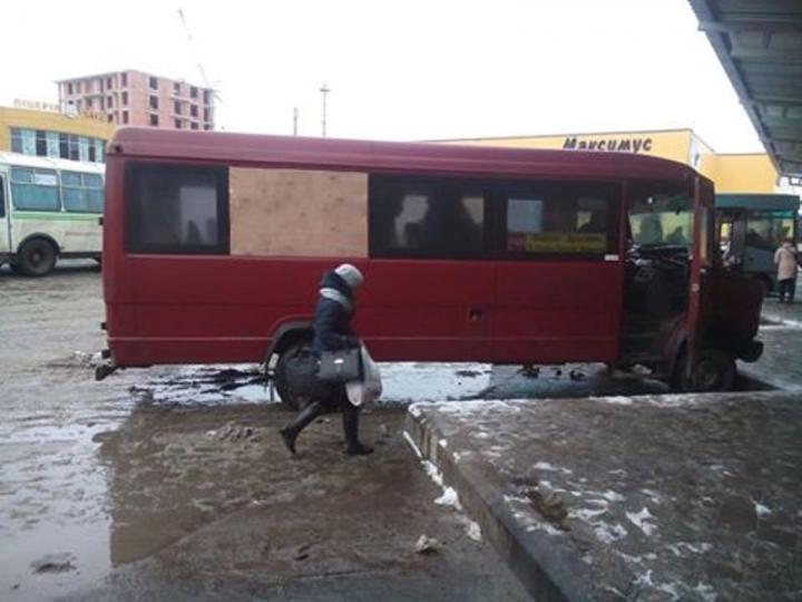 На маршруті Ходорів-Дрогобич їздить поламаний автобус