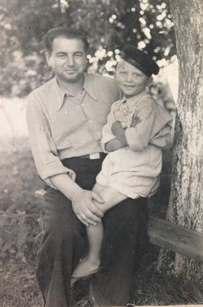 Григорій Сомик із сином Ярком.