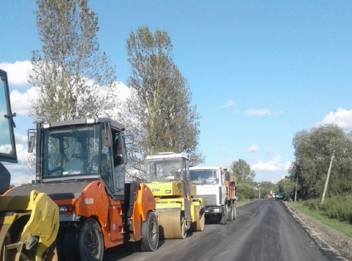 Тривають ремонтні роботи на автодорозі Ходорів-Ходорківці