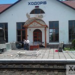 Заміна розбитих вікон на вокзалі в місті Ходорів