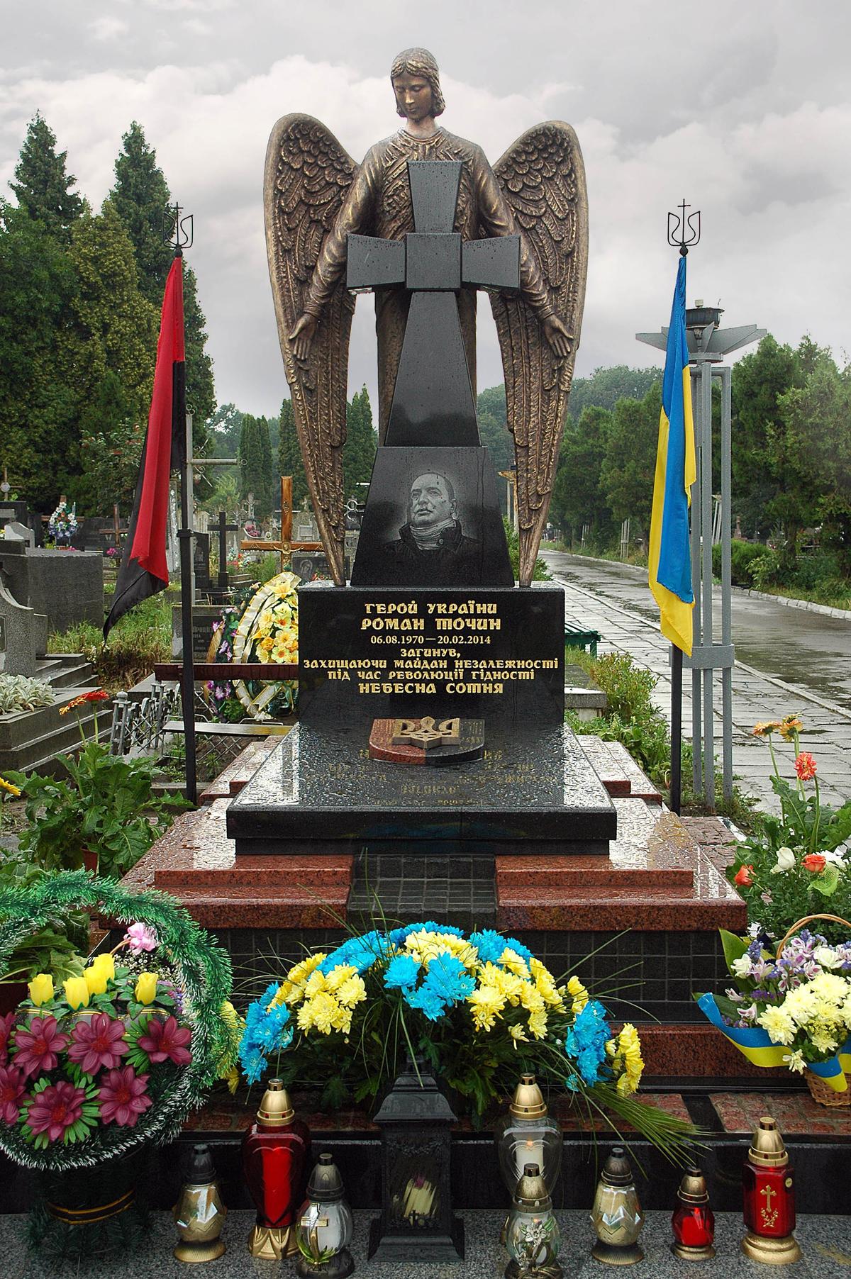 В Ходорові посвятили пам’ятник Герою Небесної сотні Роману Точину