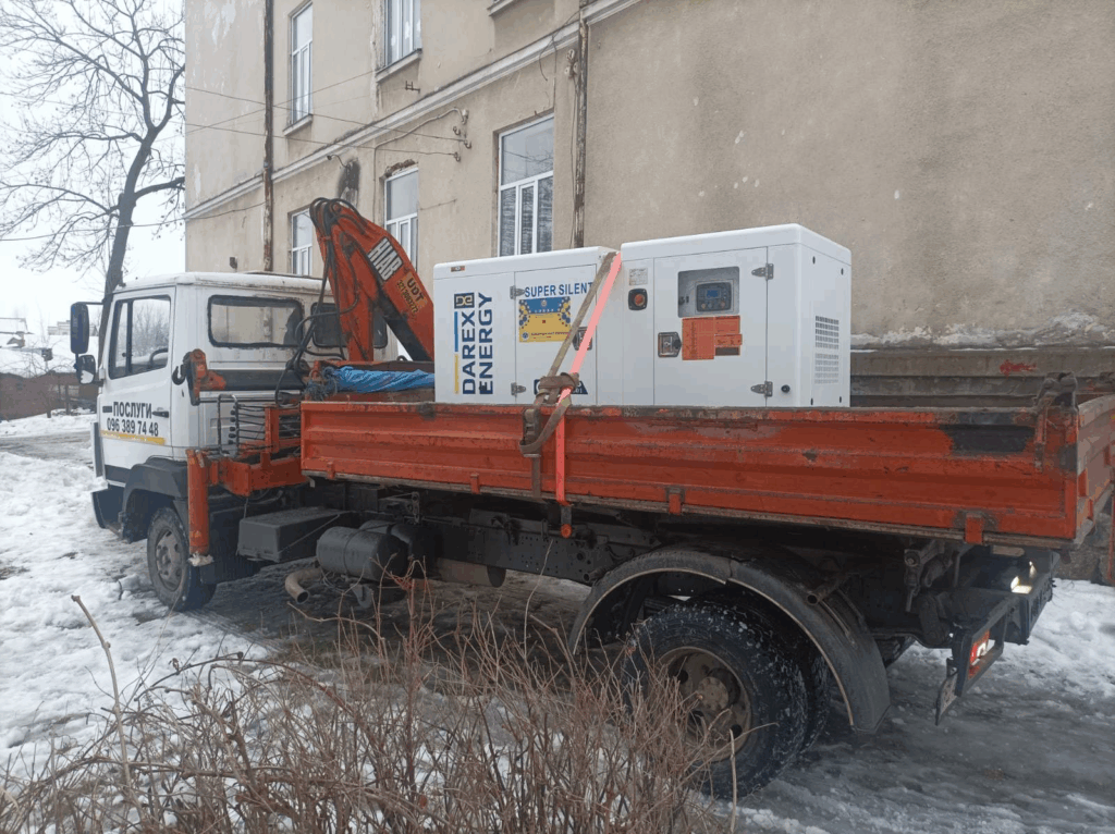 Ходорівська перша школа отримала генератор від Тайваню