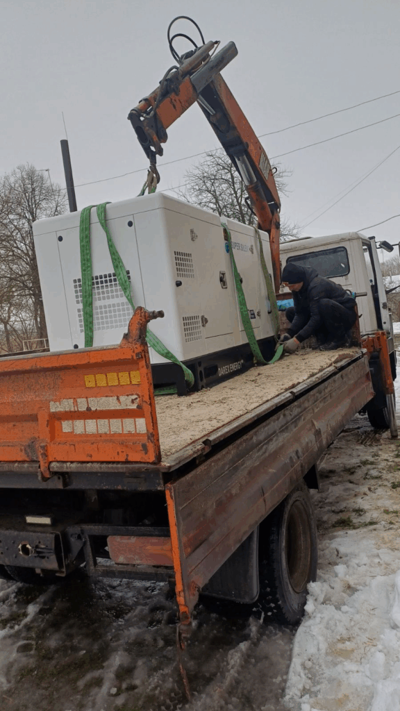 Ходорівська перша школа отримала генератор від Тайваню