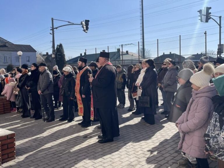 Ходорів Сьогодні | У Ходорові вшанували пам’ять загиблого Героя