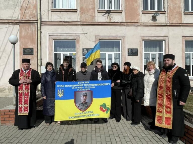 Ходорів Сьогодні | У Ходорові вшанували пам’ять загиблого Героя